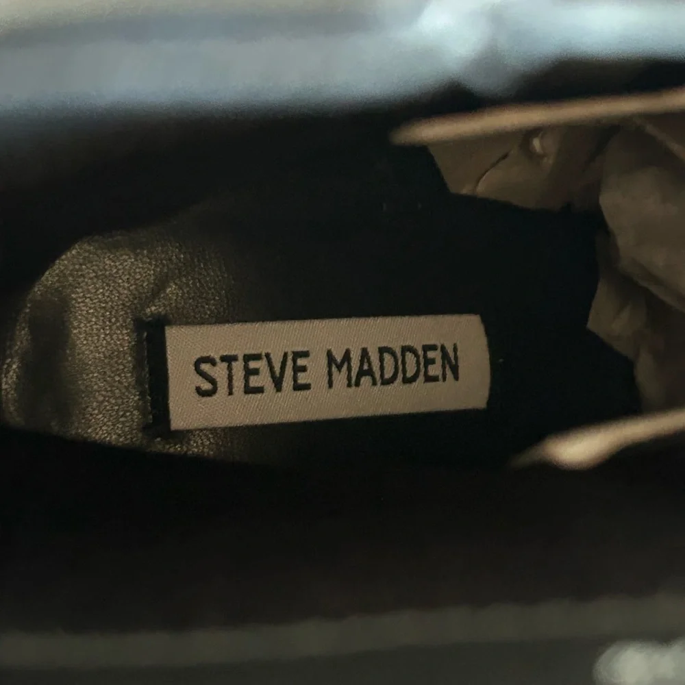 NEW‎ Steve Madden Silvee Black Leather Snip Toe Block Heel Side Zip Boots 9.5